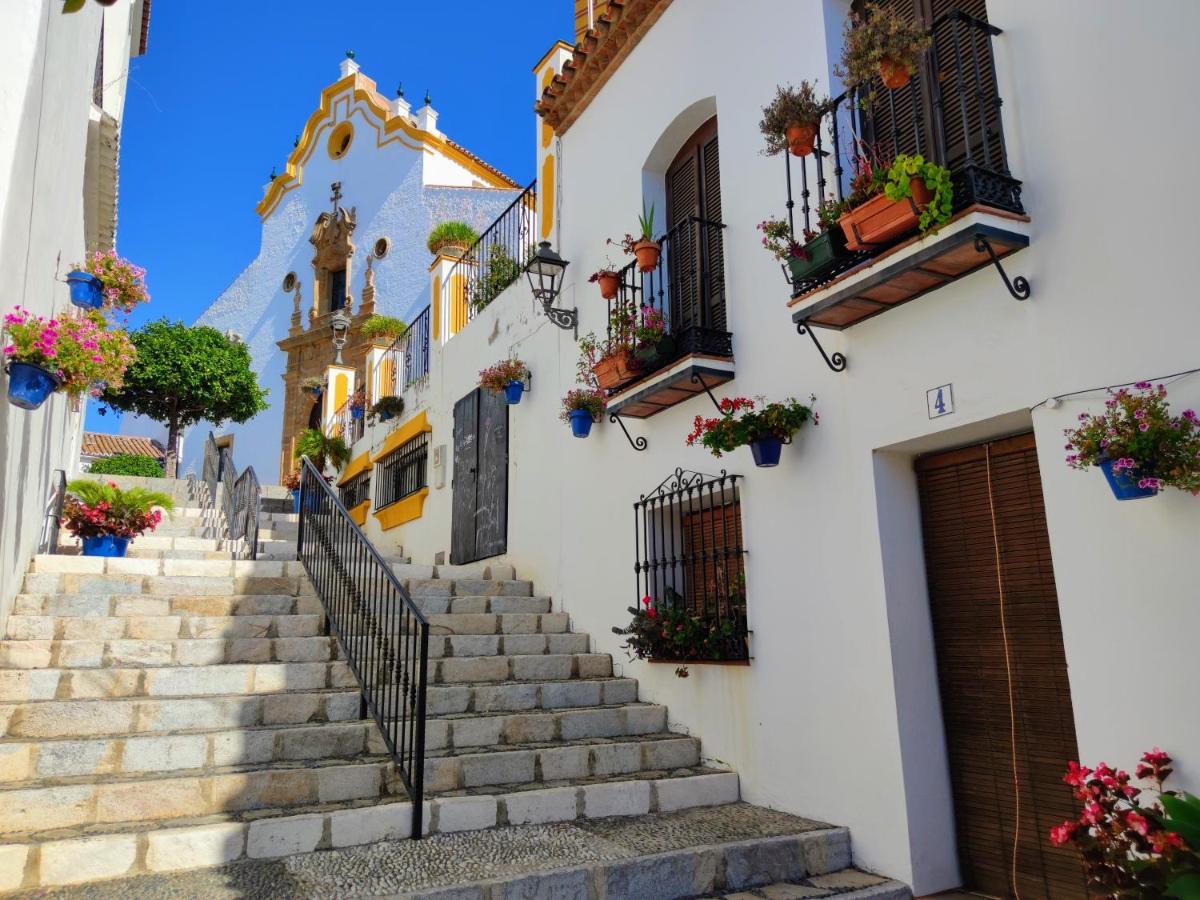 Spacious Beachfront Town House In Estepona With Fully Equipped Kitchen, Pools, Garden, Sea View Extérieur photo
