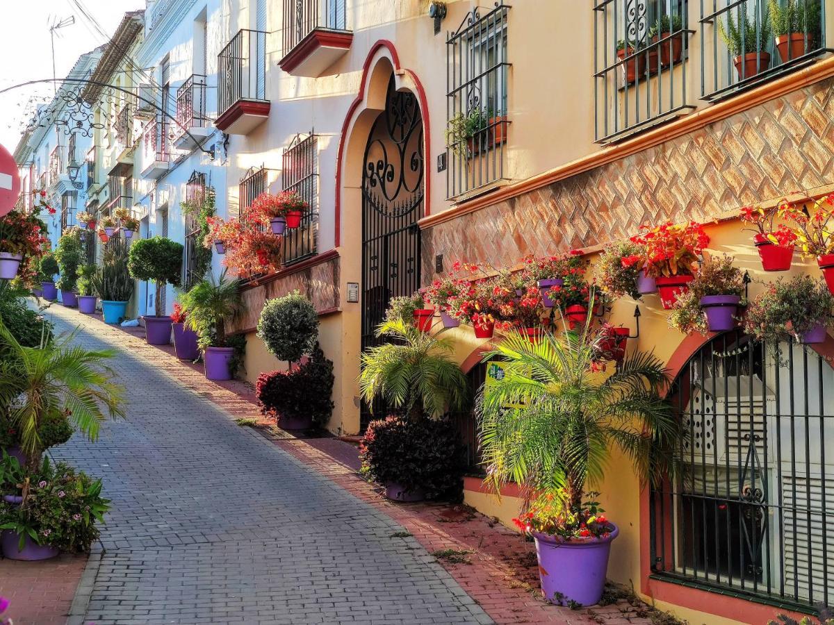 Spacious Beachfront Town House In Estepona With Fully Equipped Kitchen, Pools, Garden, Sea View Extérieur photo