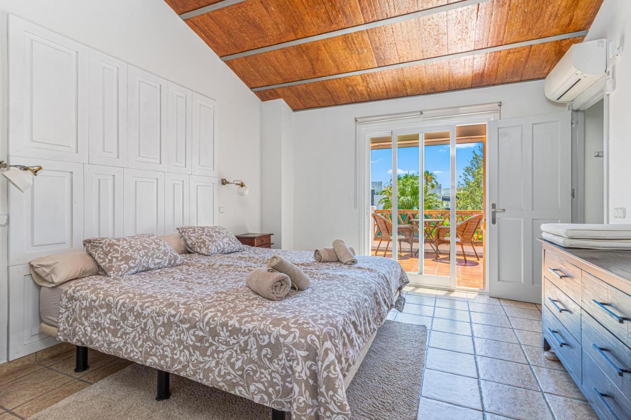 Spacious Beachfront Town House In Estepona With Fully Equipped Kitchen, Pools, Garden, Sea View Extérieur photo