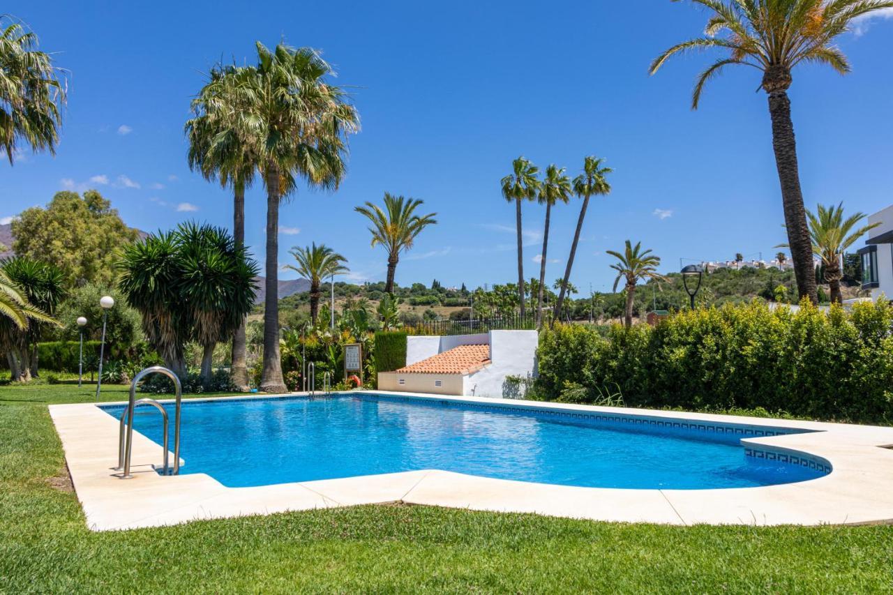 Spacious Beachfront Town House In Estepona With Fully Equipped Kitchen, Pools, Garden, Sea View Extérieur photo