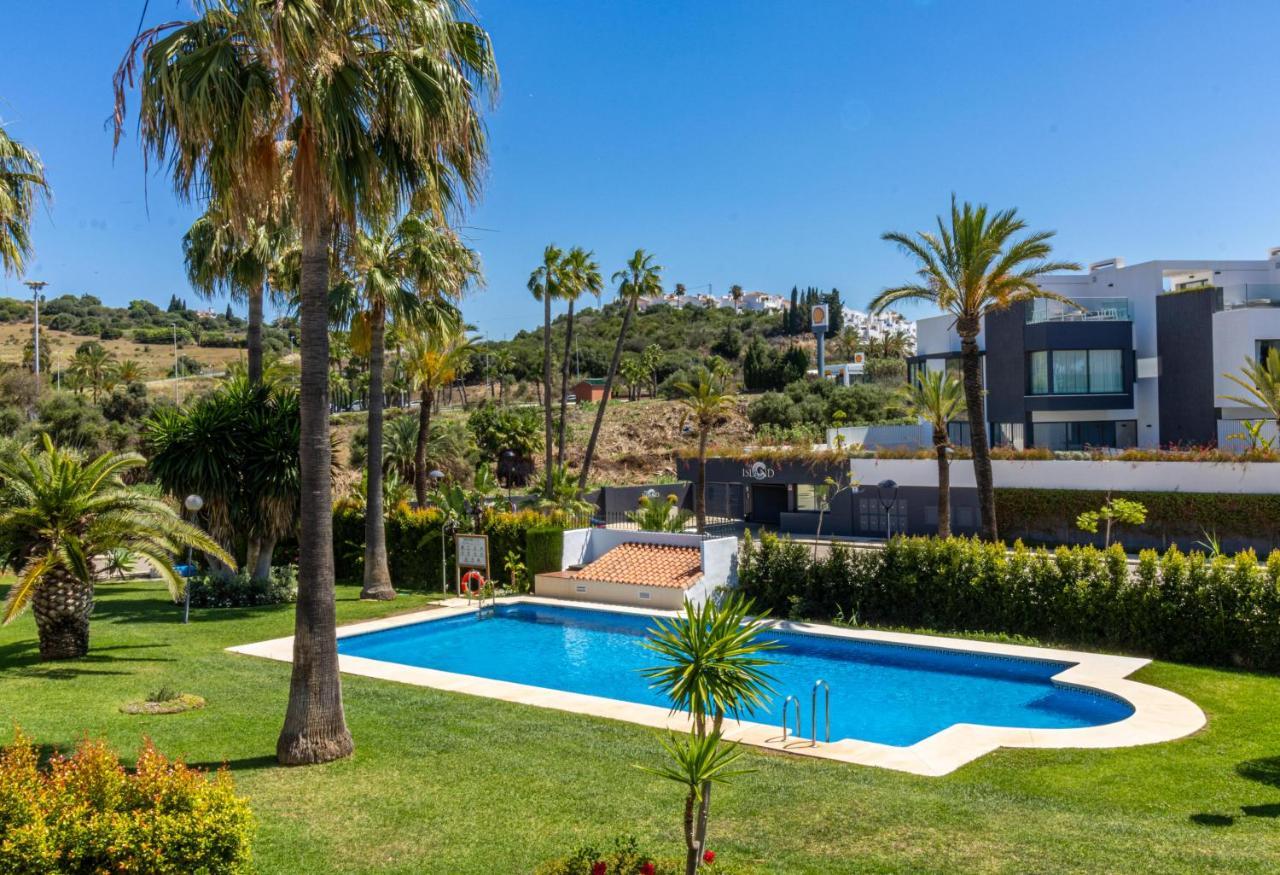 Spacious Beachfront Town House In Estepona With Fully Equipped Kitchen, Pools, Garden, Sea View Extérieur photo