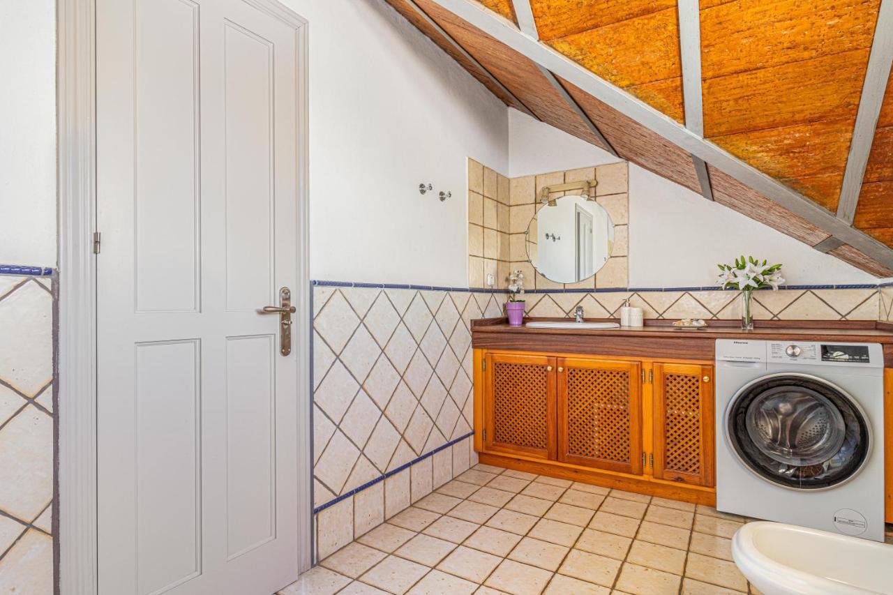 Spacious Beachfront Town House In Estepona With Fully Equipped Kitchen, Pools, Garden, Sea View Extérieur photo