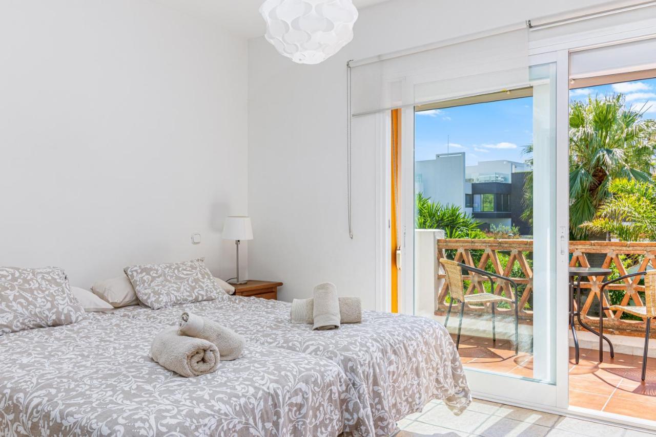 Spacious Beachfront Town House In Estepona With Fully Equipped Kitchen, Pools, Garden, Sea View Extérieur photo