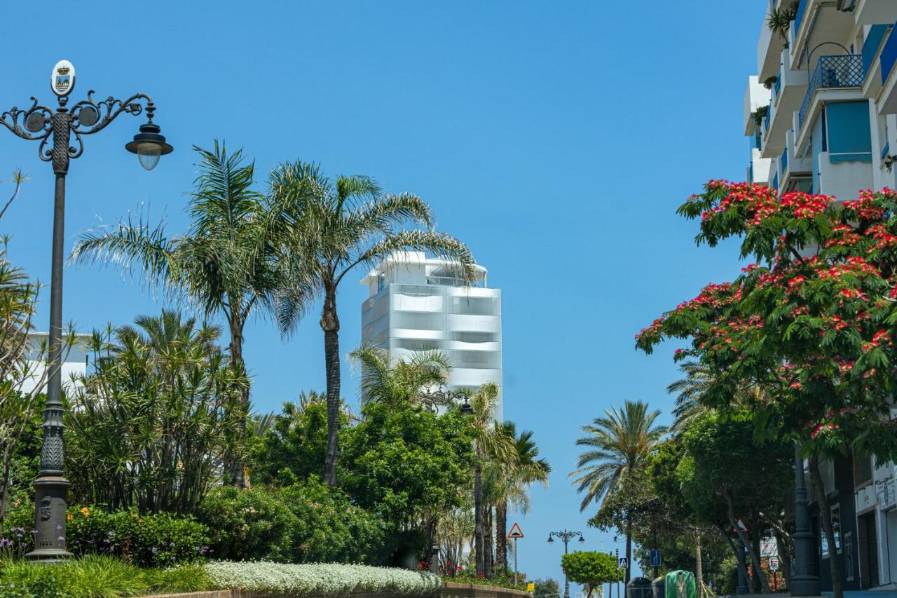 Spacious Beachfront Town House In Estepona With Fully Equipped Kitchen, Pools, Garden, Sea View Extérieur photo