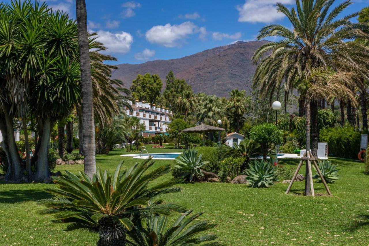 Spacious Beachfront Town House In Estepona With Fully Equipped Kitchen, Pools, Garden, Sea View Extérieur photo